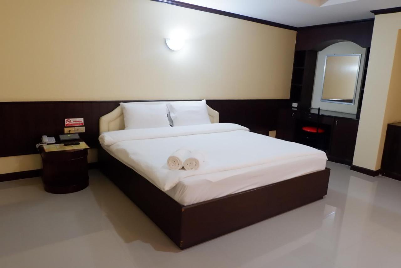 Auychai Grand Hotel Lang Suan Exterior photo