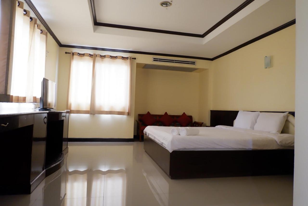 Auychai Grand Hotel Lang Suan Exterior photo